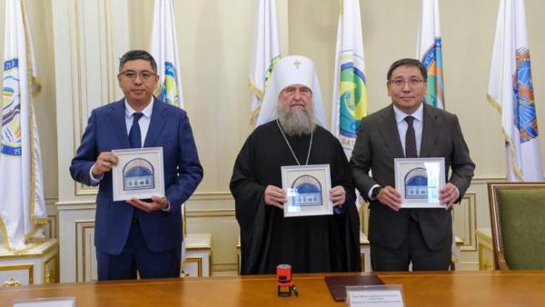 Почтовые марки с изображением храмов выпустили в Казахстане